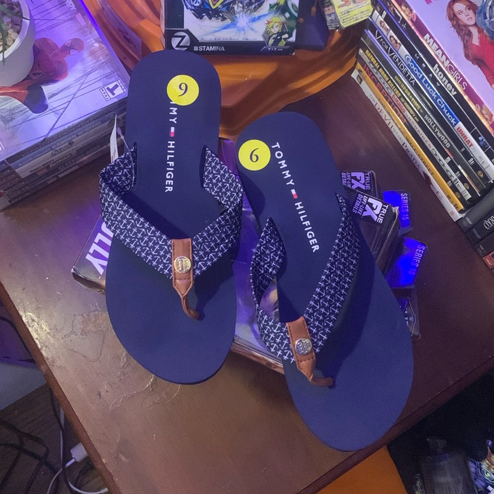 Tommy Hilfiger Navy Blue Flip Flops | women’s Size 9
